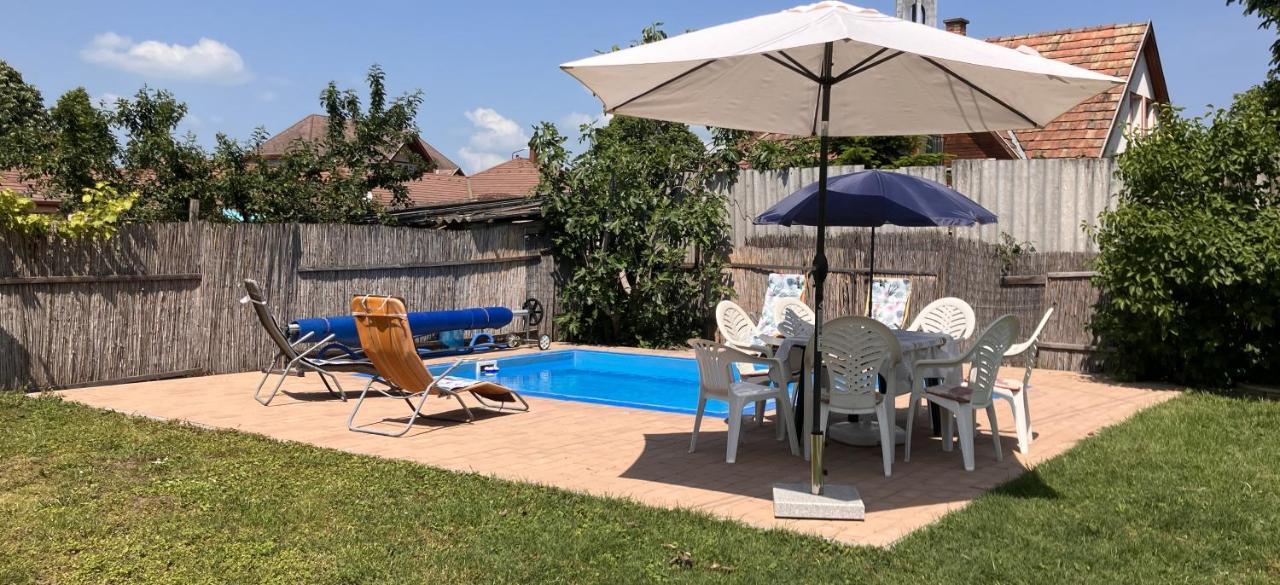 Villa Lellei Pihenohaz Balatonlelle Extérieur photo