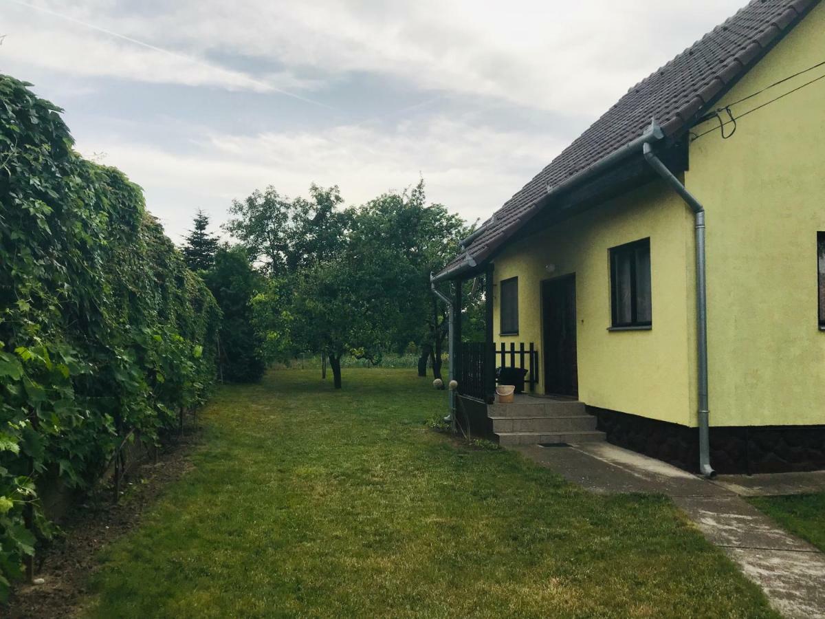 Villa Lellei Pihenohaz Balatonlelle Extérieur photo